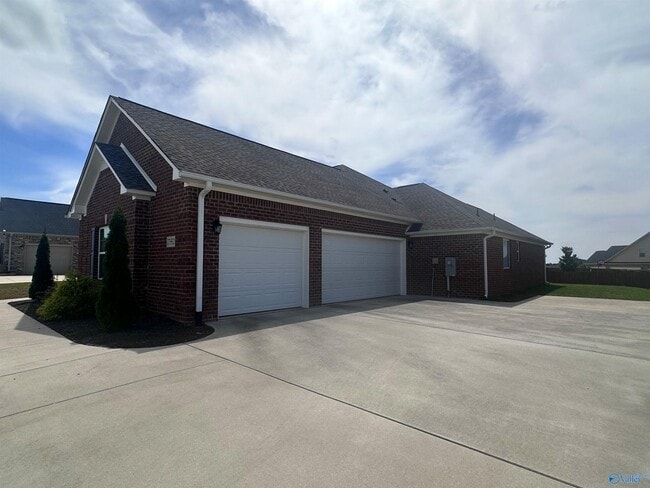 27932 Moss Creek Dr in Madison, AL - Building Photo - Building Photo