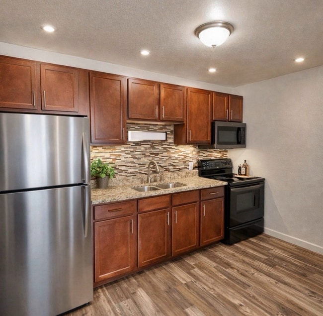 3341 E Fountain Blvd, Unit 103 in Colorado Springs, CO - Building Photo - Building Photo