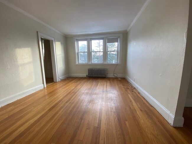 2045 Commonwealth Ave, Unit 48 in Boston, MA - Foto de edificio - Building Photo