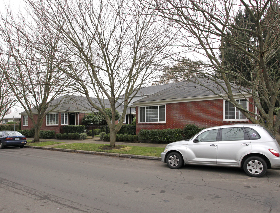 2105 NE Everett St in Portland, OR - Building Photo