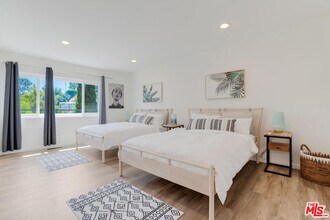 5343 Tendilla Ave in Los Angeles, CA - Building Photo - Building Photo