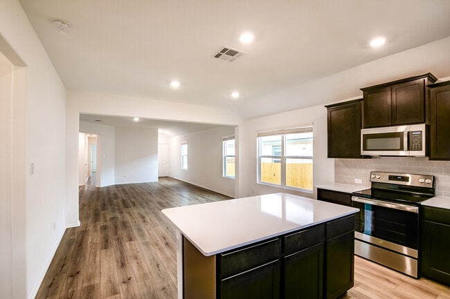 156 Perfect World Loop in Jarrell, TX - Building Photo - Building Photo