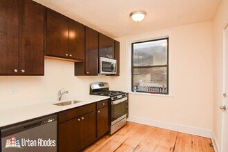 2342 N Spaulding Ave, Unit M06B in Chicago, IL - Building Photo - Building Photo