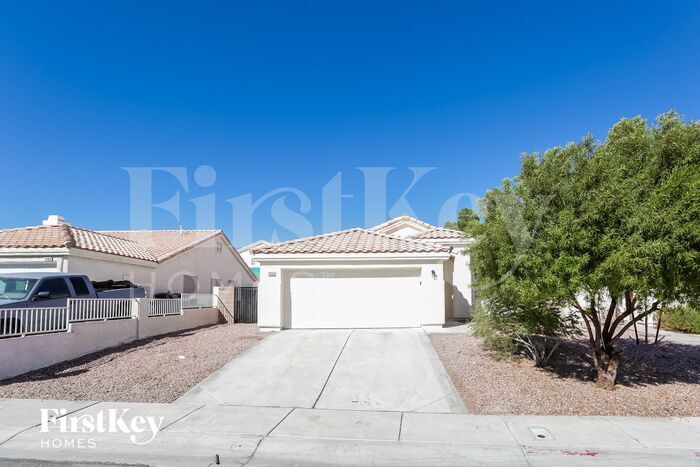 1900 Toscanini Way in North Las Vegas, NV - Foto de edificio