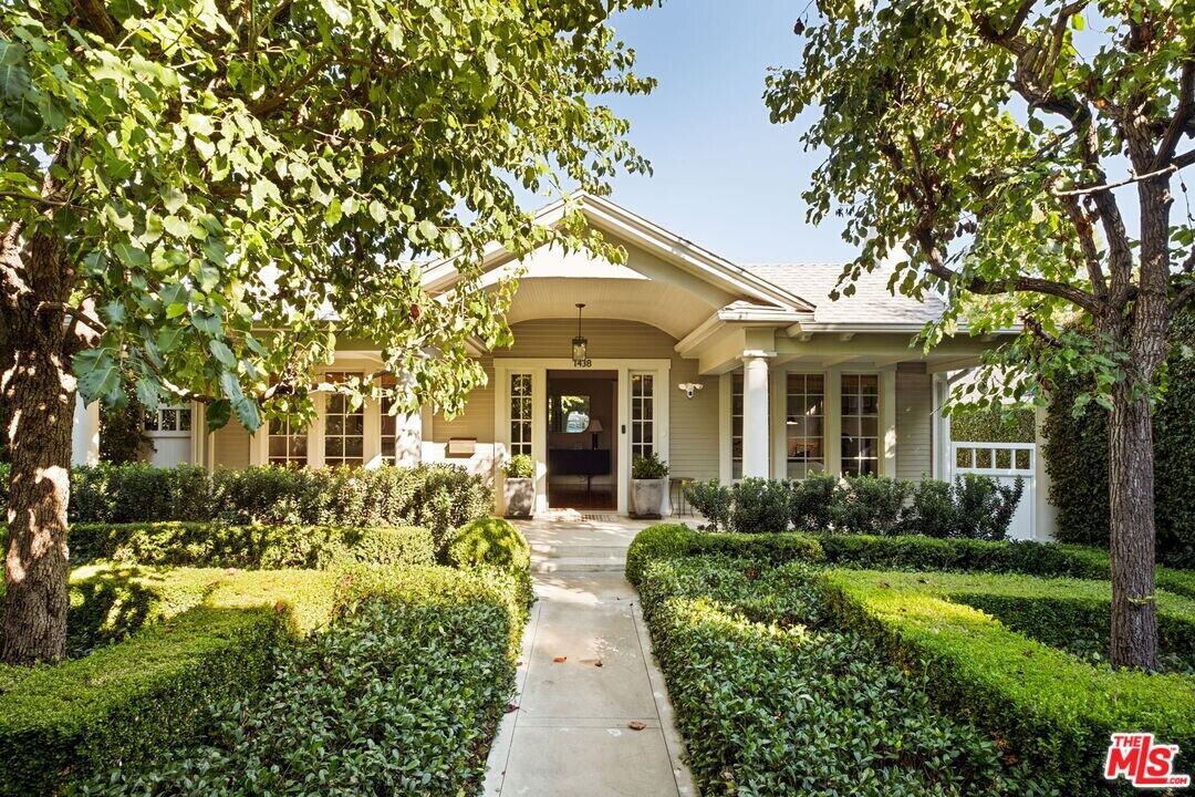 1438 N Orange Grove Ave in West Hollywood, CA - Building Photo
