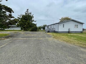 102 W Veterans Ave in Westport, WA - Building Photo - Building Photo