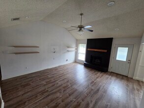 209 W Billington Dr in Robinson, TX - Building Photo - Building Photo