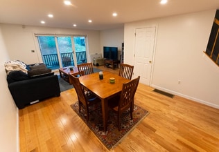 55 Bartemus Trl in Nashua, NH - Foto de edificio - Building Photo