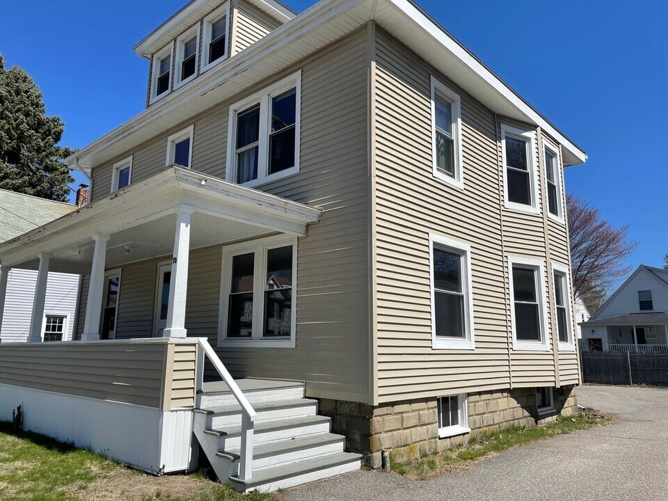 70 Angell Ave in South Portland, ME - Building Photo