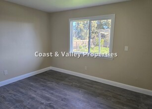 319 Maple Ave in Greenfield, CA - Foto de edificio - Building Photo