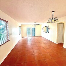 11900 SW 6th St in Miami, FL - Building Photo - Building Photo