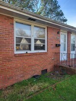 205 Kelly Dr in Portsmouth, VA - Building Photo