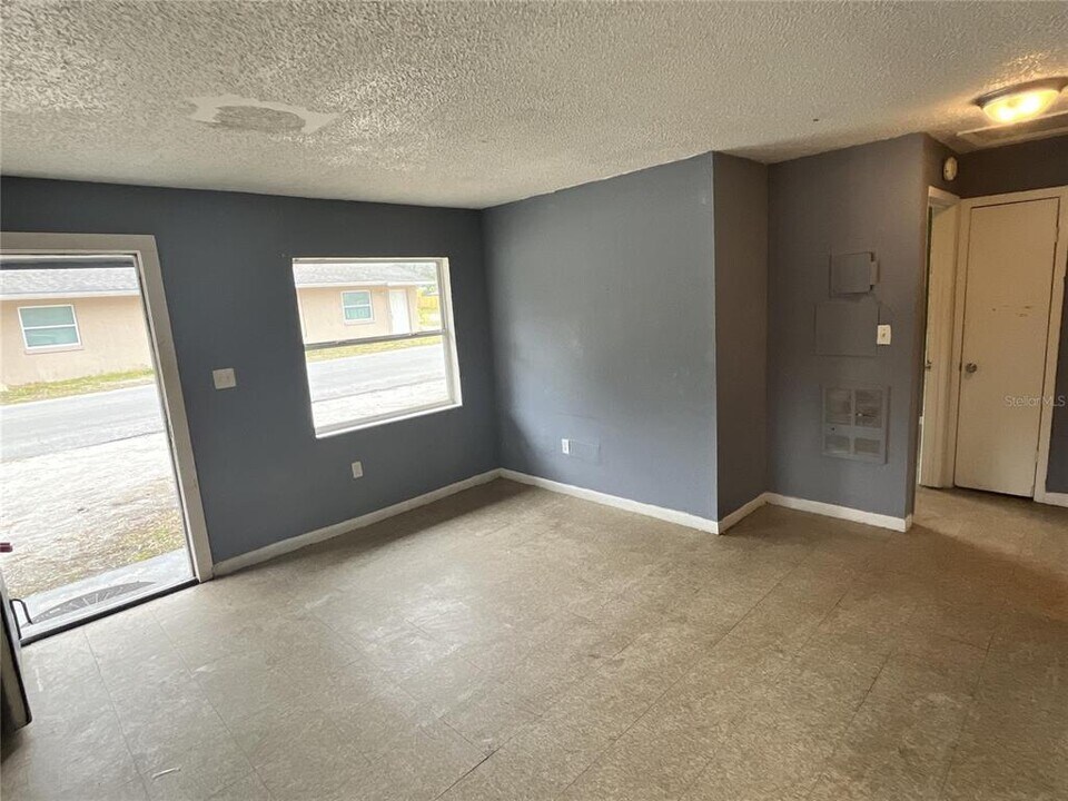 402 Terry St in Wildwood, FL - Building Photo