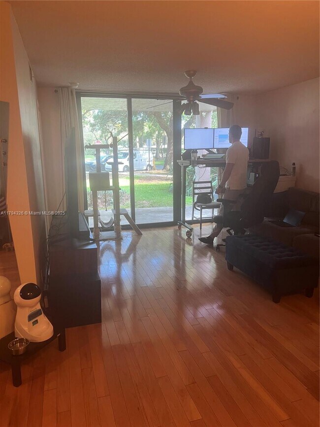 10101 W Sunrise Blvd in Plantation, FL - Building Photo - Building Photo