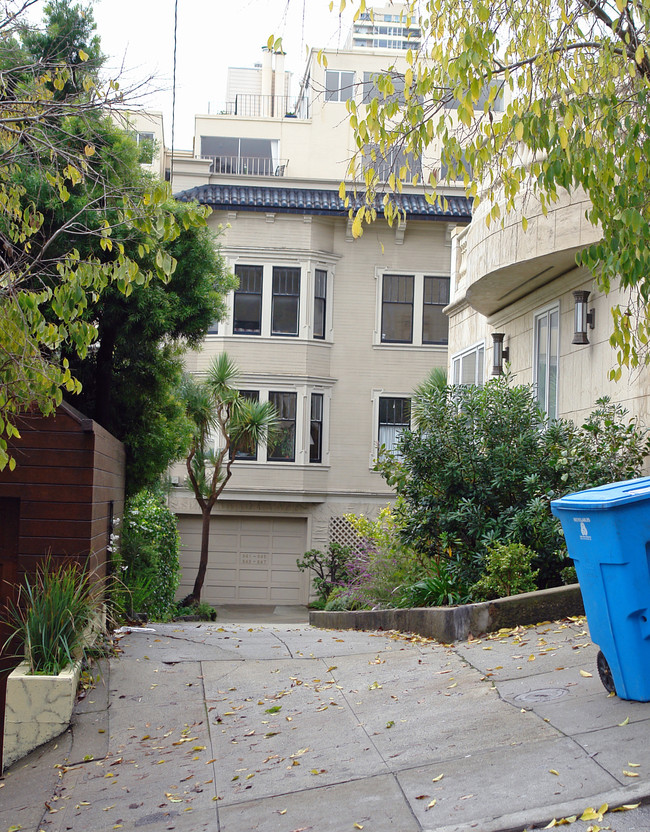 941-947 Lombard St in San Francisco, CA - Building Photo - Building Photo