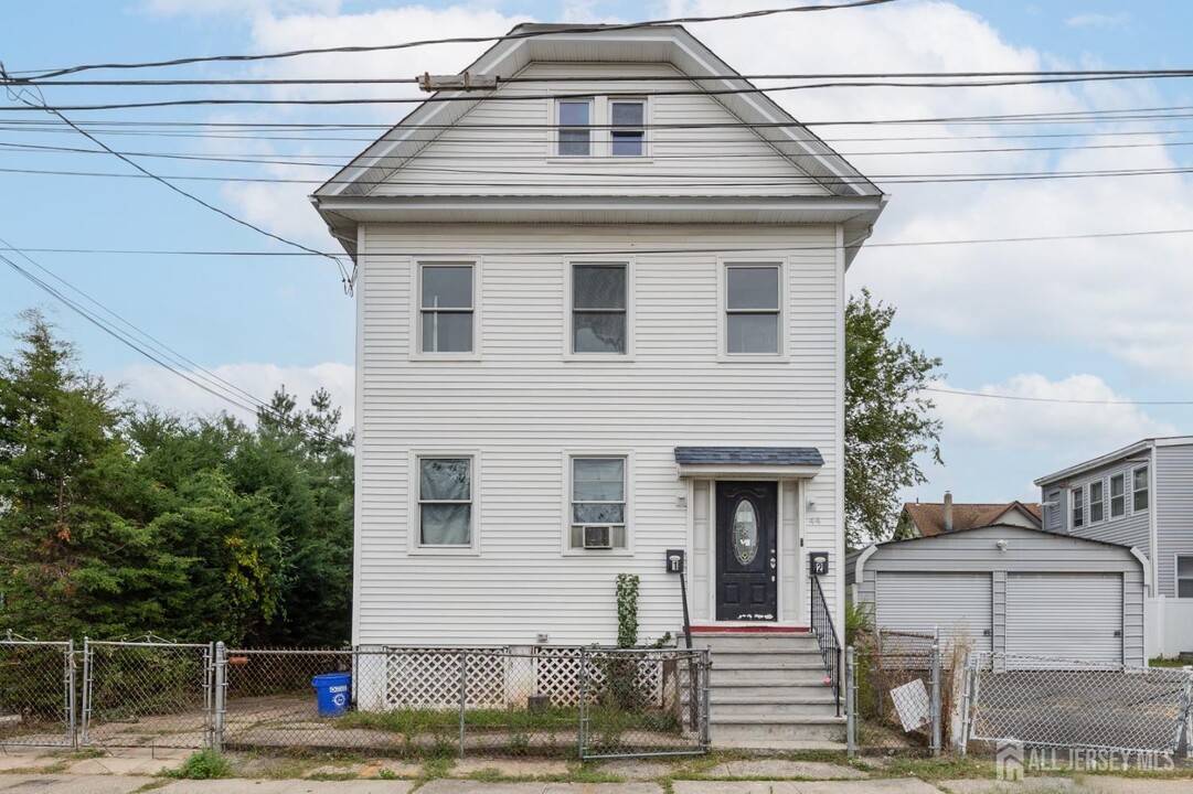 44 Emerson St in Carteret, NJ - Building Photo