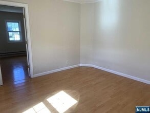 68 Cottage Pl, Unit 2 in East Rutherford, NJ - Building Photo - Building Photo