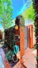 147-147 S Camden Dr in Beverly Hills, CA - Building Photo - Building Photo