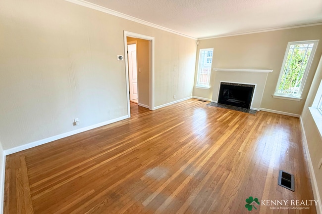 929 Holly St in San Carlos, CA - Building Photo - Building Photo