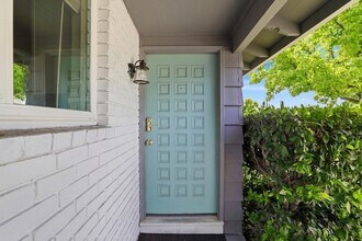 1714 Woodridge Way in San Jose, CA - Foto de edificio - Building Photo