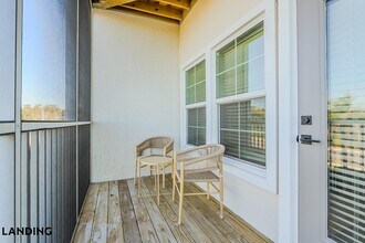 5001 Willowgate Loop in Tice, FL - Foto de edificio - Building Photo