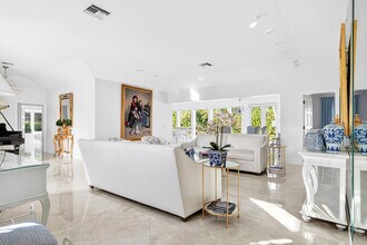 107 E Inlet Dr in Palm Beach, FL - Building Photo - Building Photo