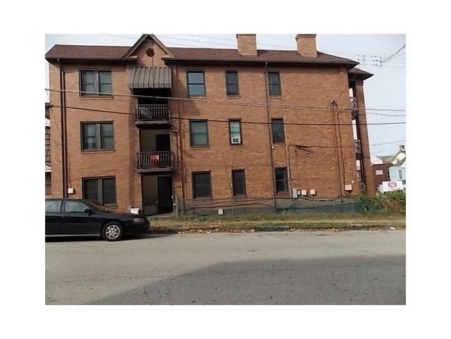 1418 Margaret St in Munhall, PA - Foto de edificio - Building Photo