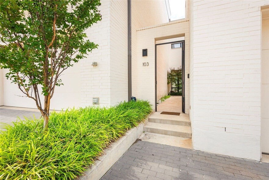 610 N Oak Cliff Blvd, Unit 103 in Dallas, TX - Building Photo