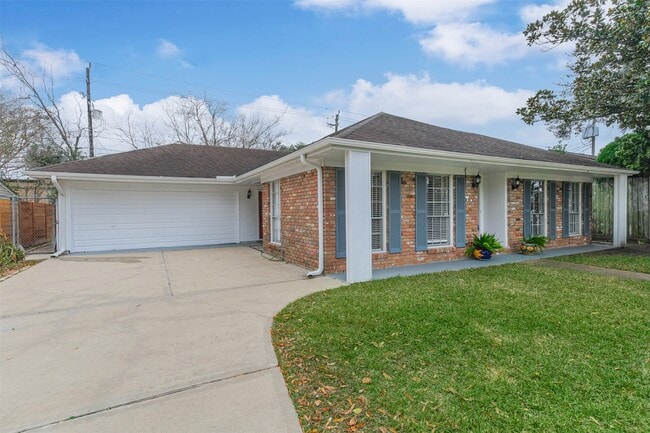 2601 Briarhurst Dr