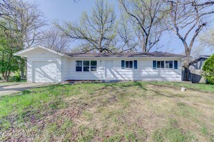 49 Forestwood Dr in Ferguson, MO - Building Photo