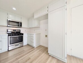 22719 Copper Hill Dr in Santa Clarita, CA - Building Photo - Building Photo