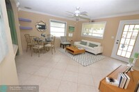 240 NW 24th Ct in Pompano Beach, FL - Foto de edificio - Building Photo