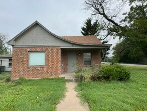 817 SE 18th St in Mineral Wells, TX - Building Photo - Building Photo