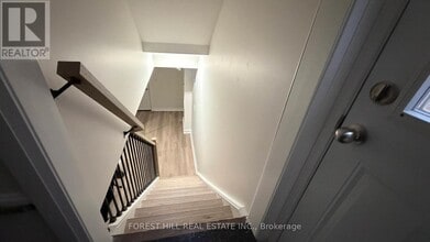 38 St Ives Cres in Whitby, ON - Building Photo - Building Photo