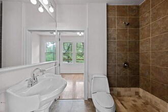 713 Patterson Ave in Austin, TX - Building Photo - Building Photo