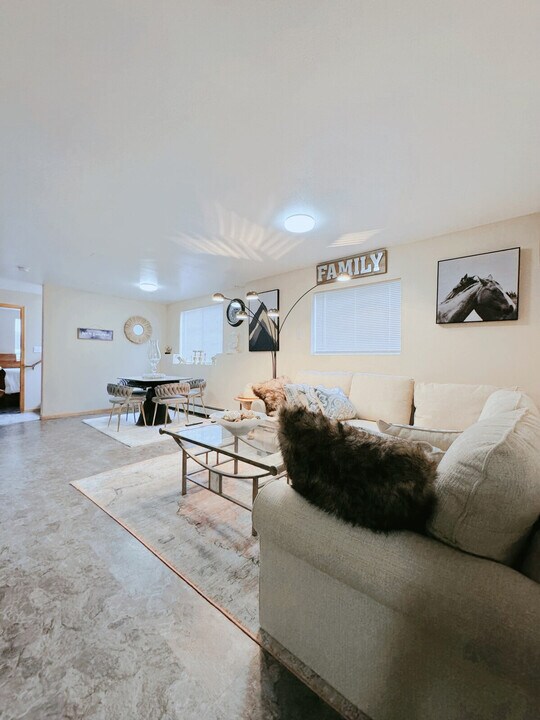 2901 Valleywood Dr in Anchorage, AK - Foto de edificio