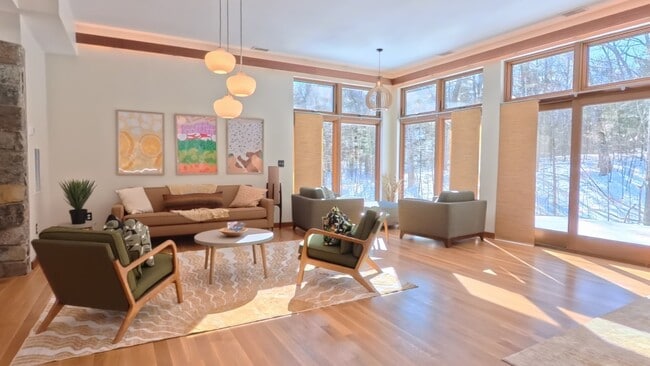 64 Newcomb Rd in Stoneham, MA - Building Photo - Building Photo