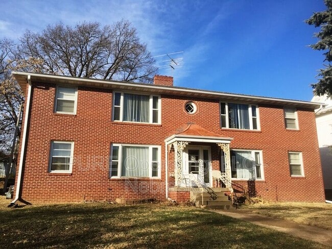 property at 210 N 32nd Ave