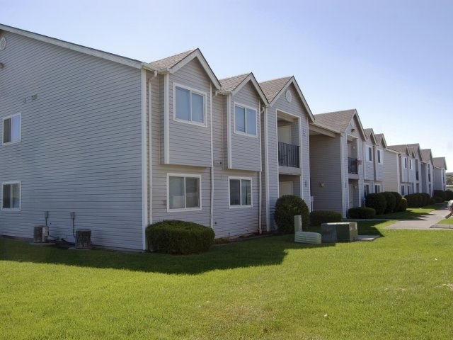 QUAIL RIDGE APARTMENTS