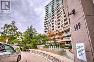 509 Beecroft Rd in Toronto, ON - Building Photo - Building Photo