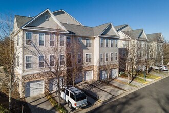 Stonegate At Faircrest in Centreville, VA - Building Photo - Building Photo