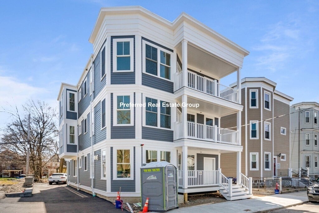 109 Ellington St, Unit #1 in Boston, MA - Building Photo