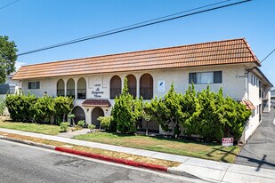 11926 Bellflower Blvd in Downey, CA - Building Photo