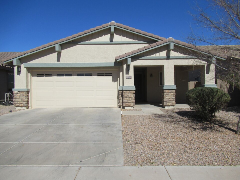 1420 E Poncho Ln in San Tan Valley, AZ - Foto de edificio