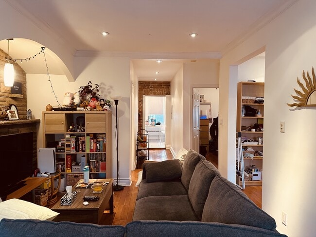 20-20 Triller Ave in Toronto, ON - Building Photo - Building Photo