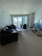 500 Brickell Ave, Unit 3005 in Miami, FL - Building Photo - Building Photo