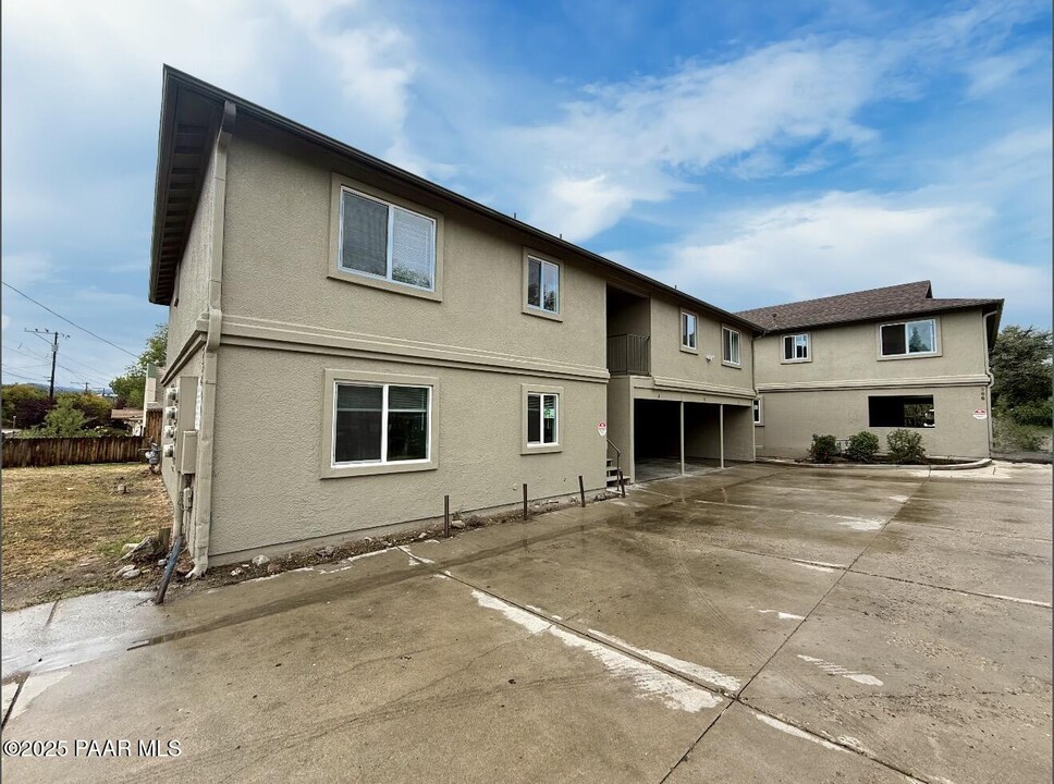 564 Lincoln Ave in Prescott, AZ - Foto de edificio