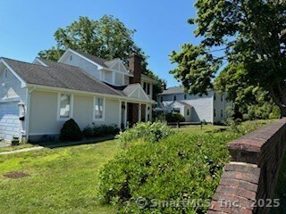 93 Welchs Point Rd in Milford, CT - Building Photo