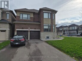 1 Hahn St in Whitby, ON - Building Photo