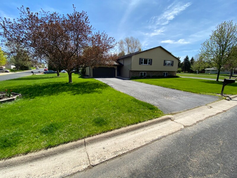 5611 Glenway St in McFarland, WI - Building Photo